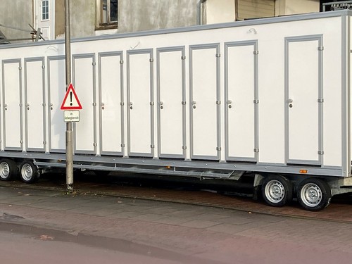 Alisch Vermietung größter Toilettenwagen der Welt 22 WC u. Urinale auf 2 Seiten - Bild 2 von 7