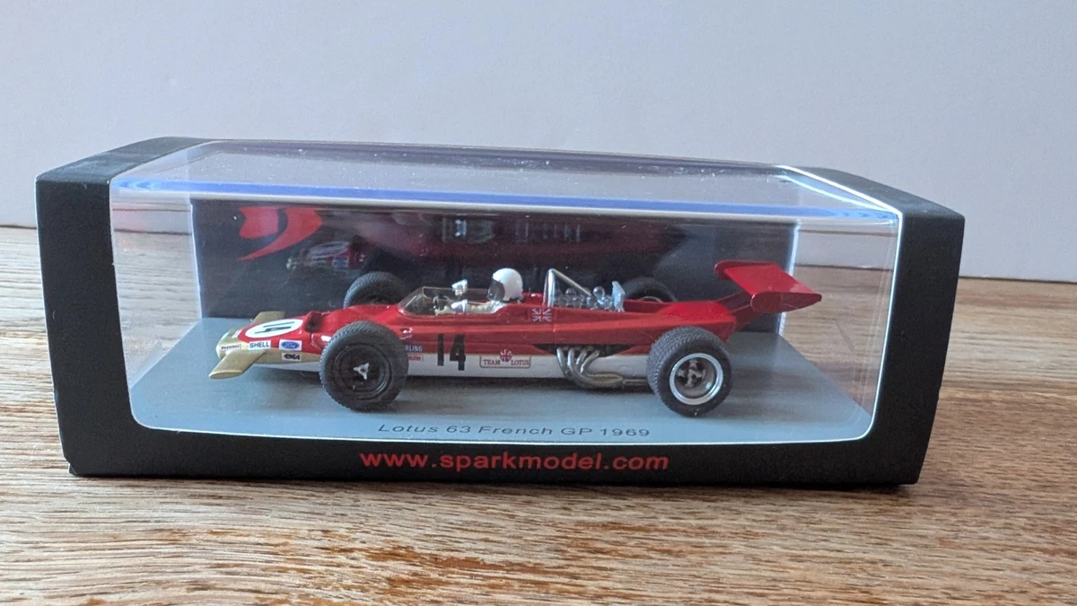 SPARK - LOTUS 63 N°2 - Voiture De Sport Miniature Rouge - 2ème De La Gold Cup 1969 (J. RINDT) - Échelle 1/43 - Modèle De Collection En Résine