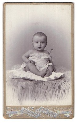 Fotografie Atelier Mdm. Lili., Berlin-W., Leipzigerstr. 40, Süßes Kleinkind im  