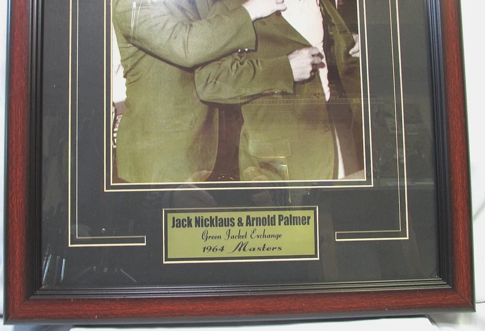 Foto enmarcada Jack Nicklaus Arnold Palmer Masters chaqueta verde en 1964 23"x18" Foto 3 de 4