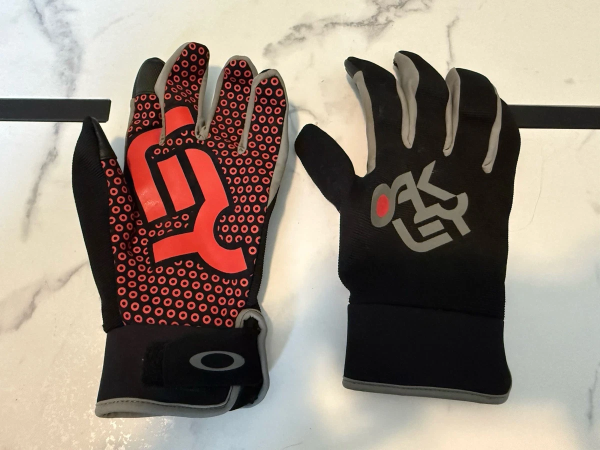 Oakley Winter Sports Gloves & Mittens for sale | eBay