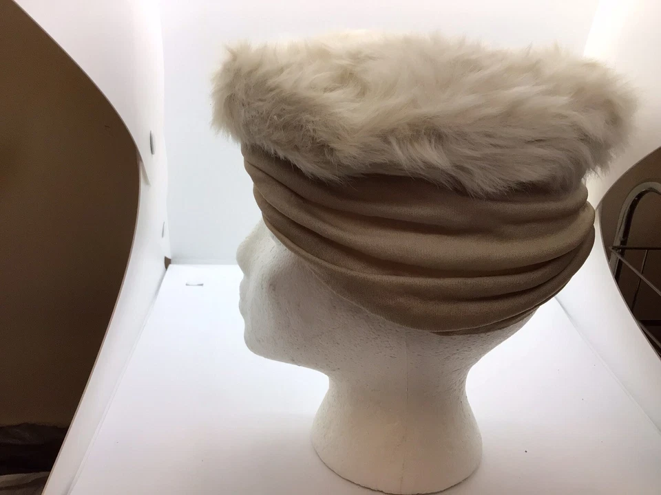 SOMBRERO VINTAGE AJUSTADO ALDENAIRE Beige-TELA PELUDA PEDRERÍA Mujer Dama Sombrerería Foto 4 de 4