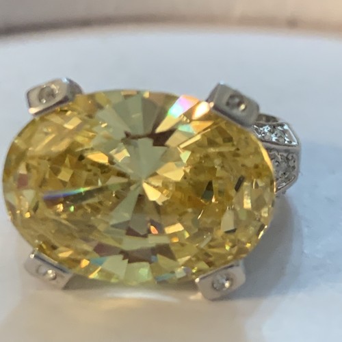 DESIGNER NOLAN MILLER CRYSTAL LARGE SIMULATED YELLOW TOPAZ STONE COCKTAIL RING - 第 2/10 張圖片