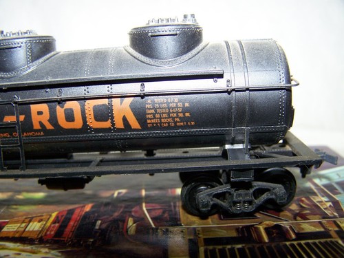 Athearn HO Three Dome Tank Car Deep Rock(RTR) - Picture 14 of 20