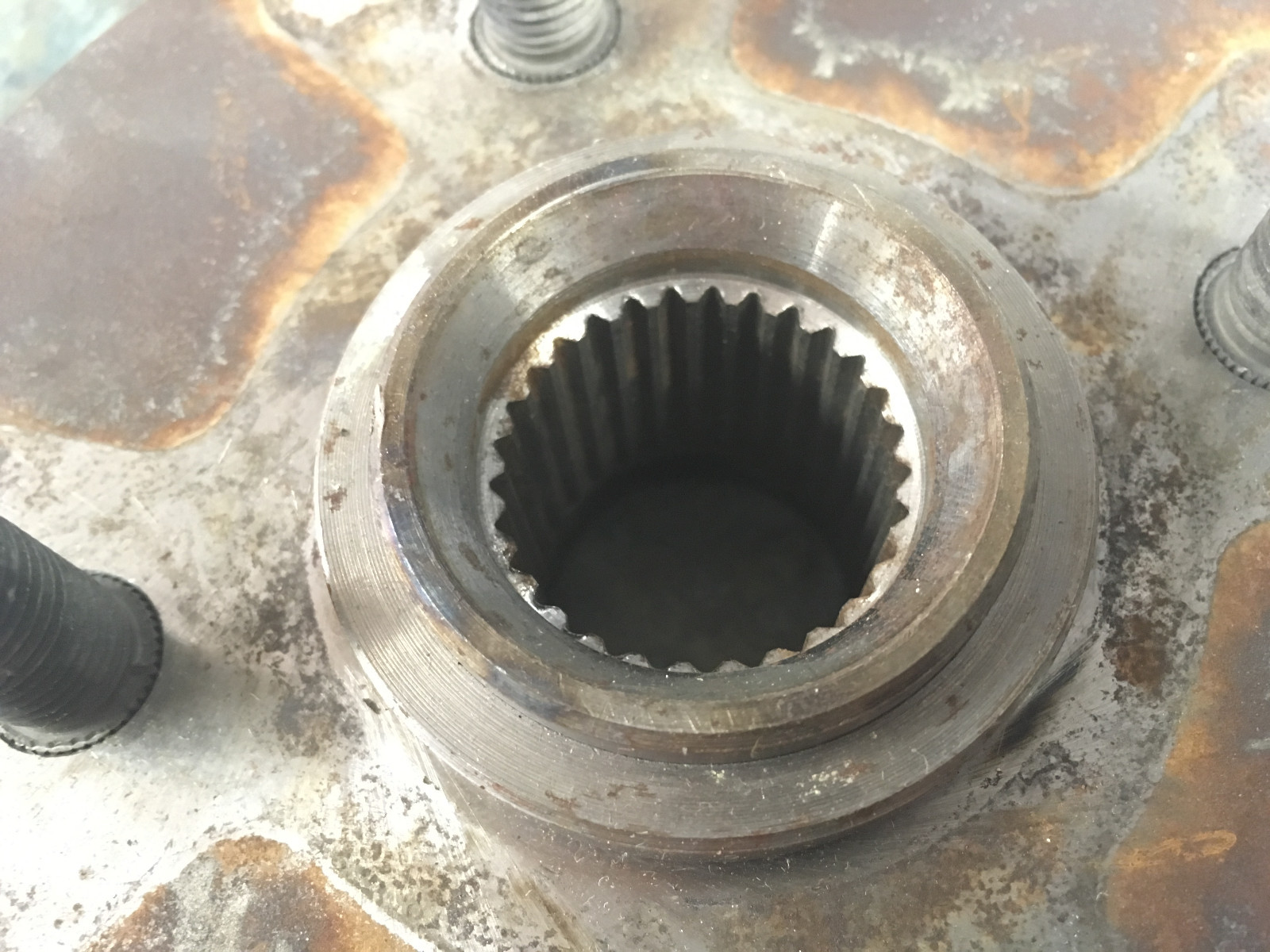 Lotus B079D4037F Esprit S2 rear wheel hub assy, used.