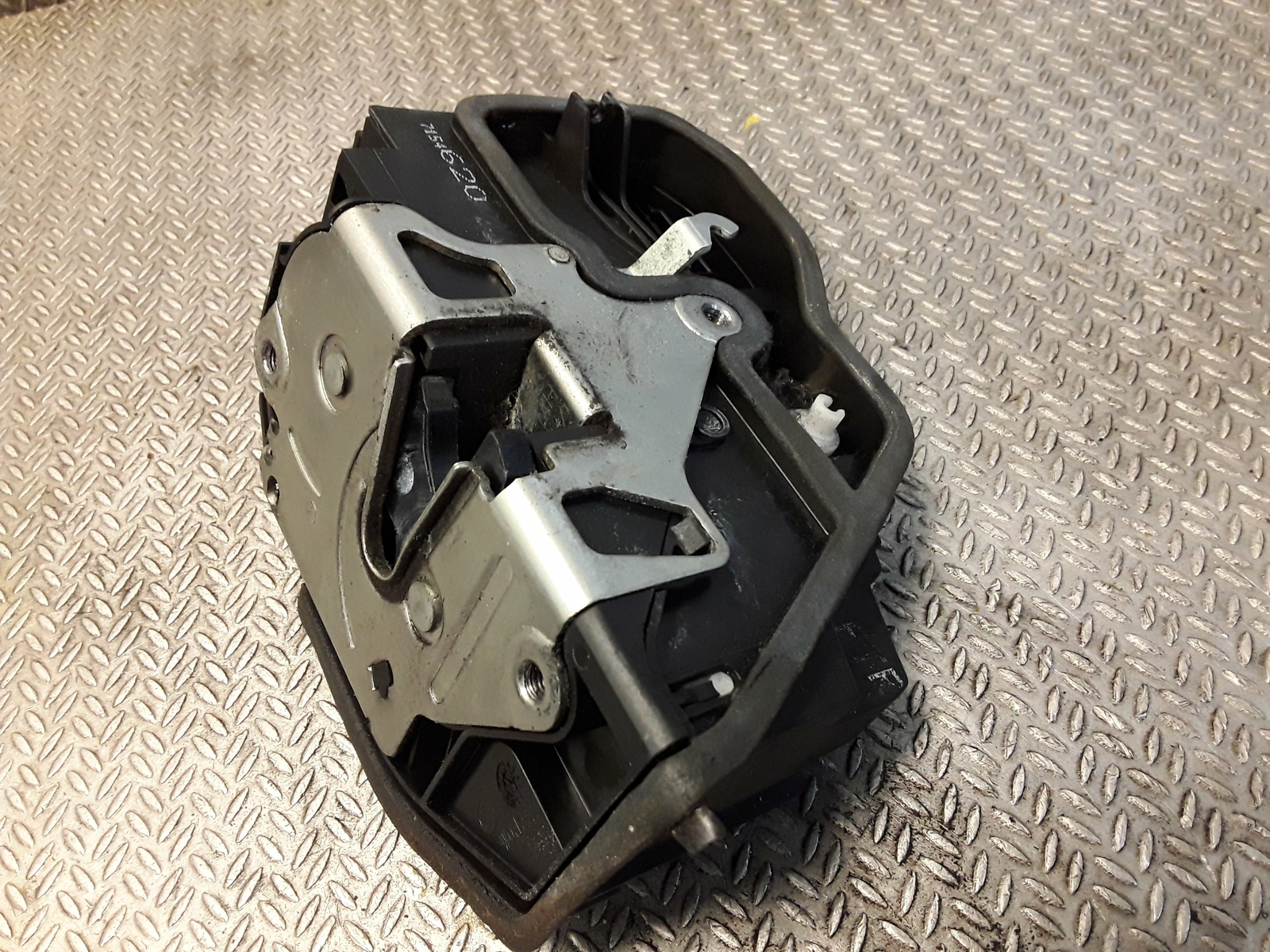 BMW E87 DOOR LOCK LATCH MECHANISM for 1 SERIES E87 FRONT RIGHT OSF 7154620 eBay