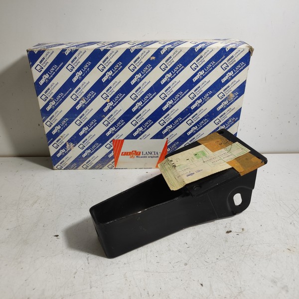 Originale Lancia Beta Montecarlo Halterung StüTze HinterradaufhäNgung 4398042-image