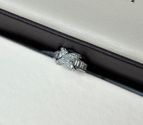 Anillo baguette y diamantes naturales de oro blanco de 18 quilates para mujer - Imagen 2 de 4