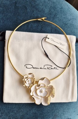 Authentic Oscar de la Renta White Enamel Magnolia Flower Choker Necklace Gold