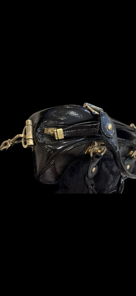 Rafé New York 黑色小腿和漆皮挎包 – 黄铜链条细节 — 第 4/4 张图片