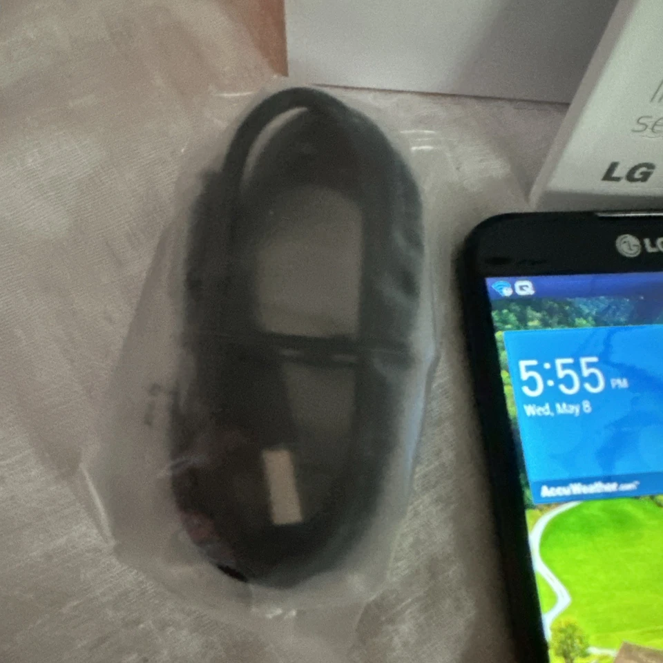 LG E980 Android Cell Phone OPTIMUS G PRO - Image 3 of 4