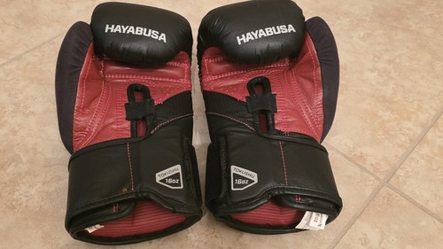 Hayabusa T3 Boxing Gloves 16oz Black Red - Picture 2 of 2