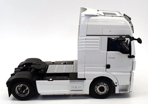 Premium ClassiXXS 1/18 Scale Model Truck PCL30201 - 2018 MAN TGX XXL - White - Picture 4 of 7