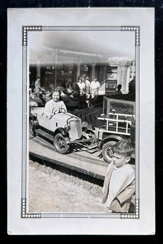 3 B/W Snapshots Photographs Kiddie Ride Fair Carnival Vintage - Picture 4 of 7