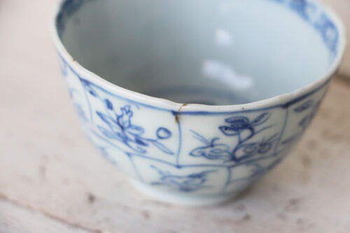 18th Century Qianlong Porcelain Cup depicting Blue Flowers, Chinese Antique - Picture 4 of 10