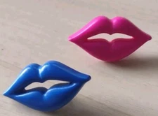 Lips set of 2 Size 32 Shank Buttons