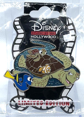 Disney DSSH 2022 20th Anniversary Finding Nemo Crush Squirt Dory LE 300 Pin