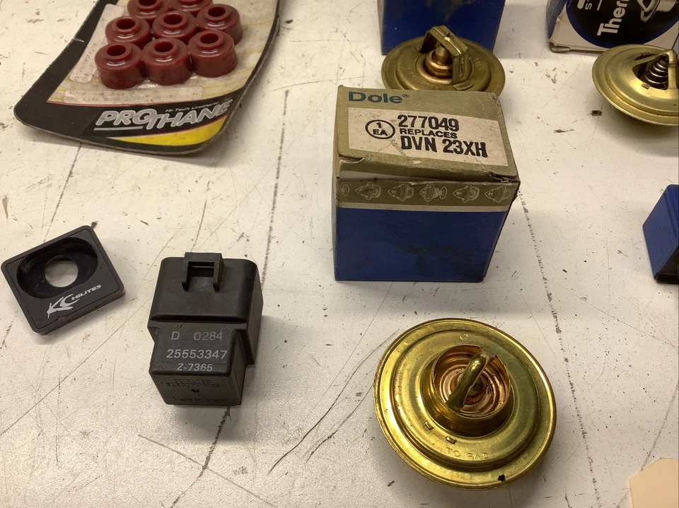 LOTE DE PIEZAS DE RESTAURACIÓN DIVERSAS #11- GM / CHEVY / CHRYSLER / DODGE Foto 3 de 4