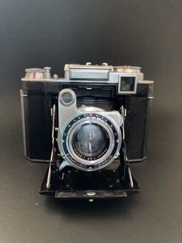 Vintage zeiss ikon camera with Tessar f1:2.8 f=80mm - Afbeelding 1 van 8
