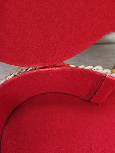 Joyero vintage en forma de corazón concha marina forrado de fieltro rojo con bisagras 7,5" grande ¡LINDO! - Imagen 6 de 8
