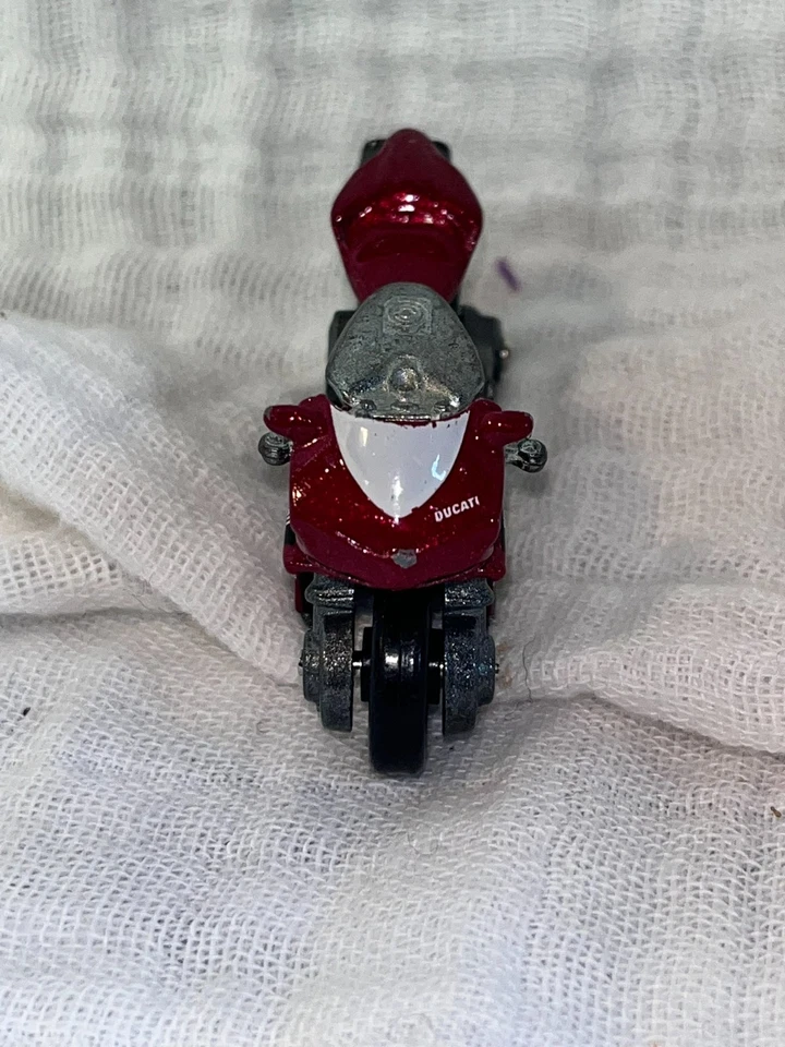 HOT WHEELS 2011 DUCATI 1098R #199~Red w/ Gas Tank Decal~GOOD CONDITION - Image 3 of 4