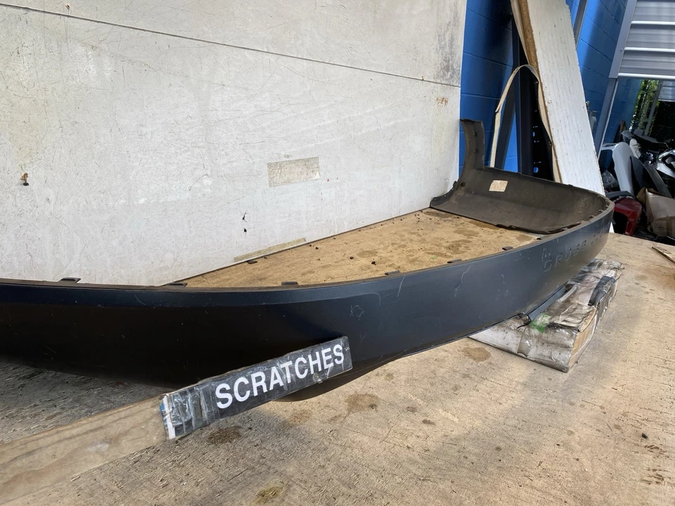 Cubierta de parachoques trasero OEM 2016 2017 2018 2019 2020 Volvo V90 Cross Country Foto 4 de 4