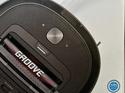 Eureka Groove Robot Vacuum, Model NER309 W/Box, Self Docking/Charging, Pristine