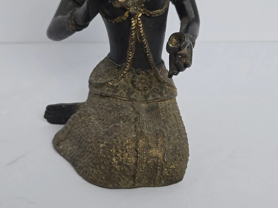 Antigua estatua de bronce estatua budista tailandesa, alcanzando 8" de altura Foto 3 de 4