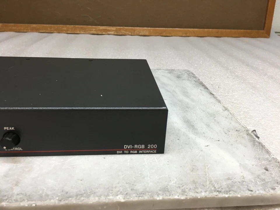 Interfaz Extron DVI-RGB 200 DVI a RGB con cable de alimentación incluido Foto 3 de 4