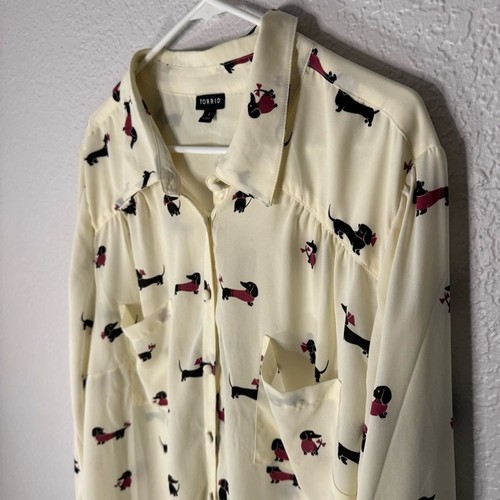 Torrid Madison Georgette cremefarbenes Langarmshirt mit Knopfleiste Dackelmuster Größe 4 - Bild 3 von 11