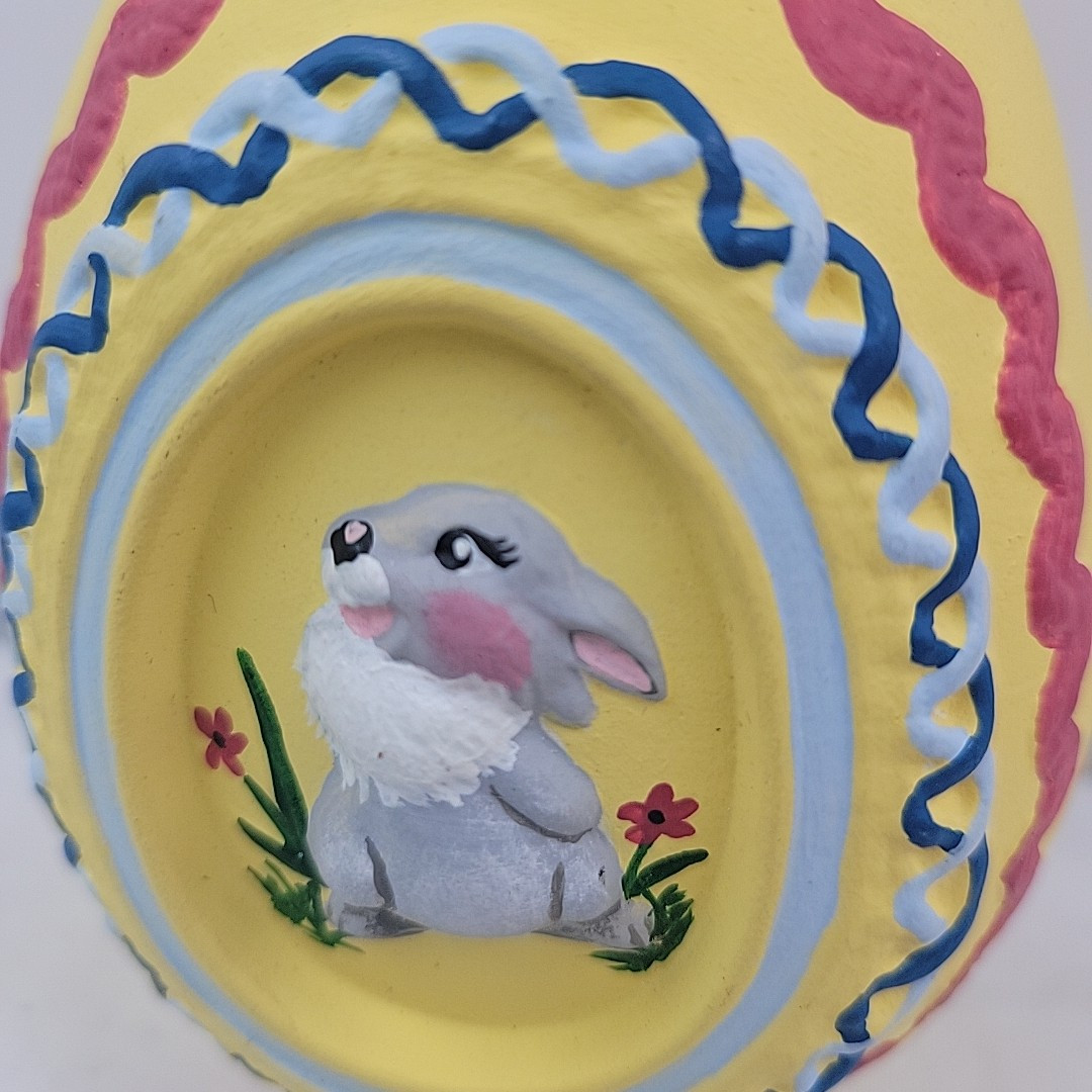 Vtg 1976 BYRON MOLDS Hand Painted Easter Egg Eggs Diorama Bunny Rabbits 4”