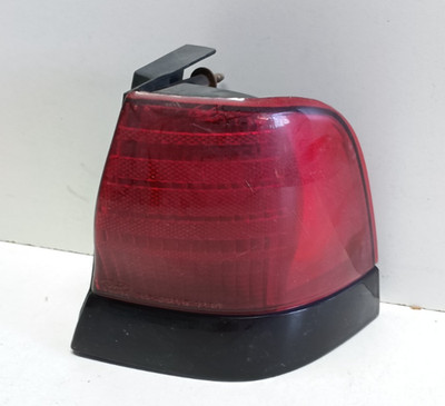 1992-1995 FORD THUNDERBIRD REAR RIGHT PASSENGER SIDE TAIL LIGHT OEM, 166-01547
