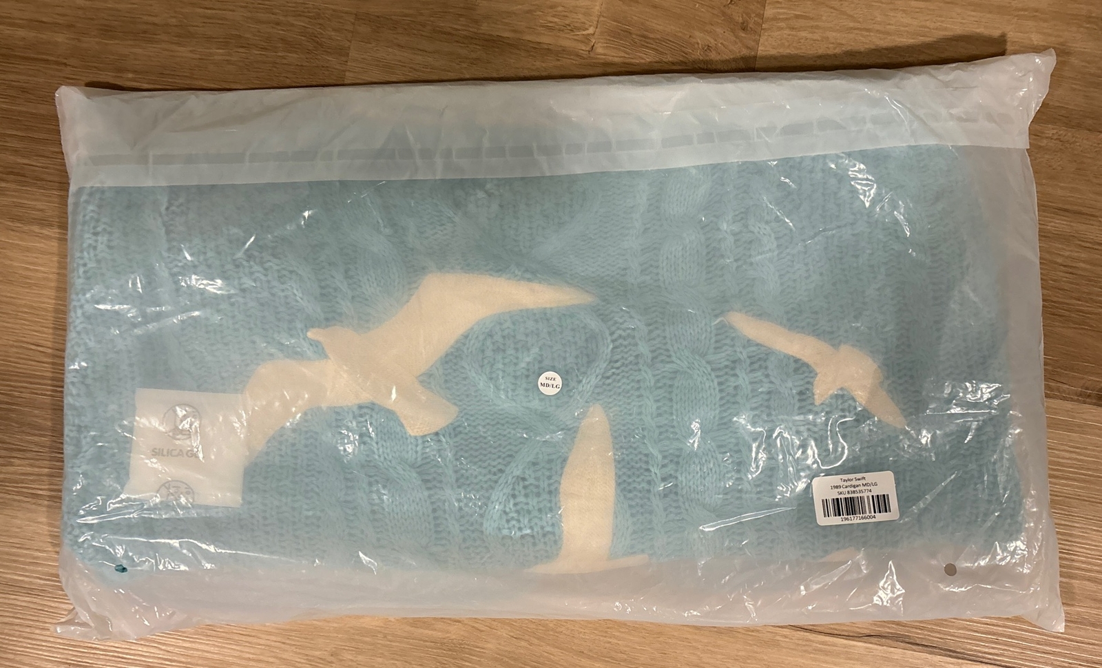 Taylor Swift 1989 Taylor's Version Cardigan Blue Size MD/LG. SEALED SHIP READY image 3