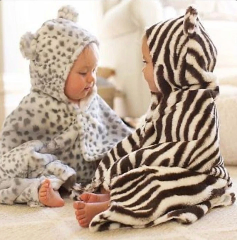 Toalla de baño con capucha con estampado de cebra de piel Nanhai Pottery Barn Kids Foto 2 de 4