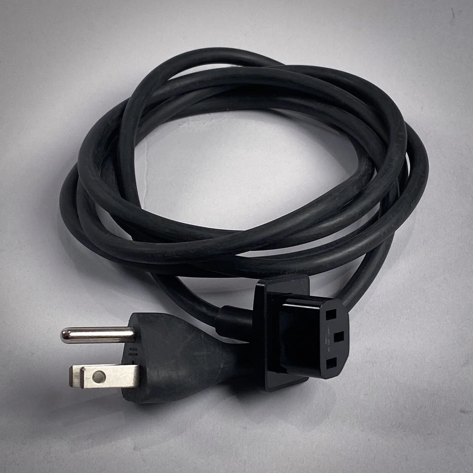 MacPro 6,1 12C / 2TB SSD / OS 15 / 64 RAM / FirePro D500 3GB / Keyboard & Mouse - Image 3 of 4