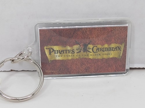 PIRATES OF THE CARIBBEAN Lot Disney 5 Pins Buttons And 2 Keychains NEW - Picture 10 of 11