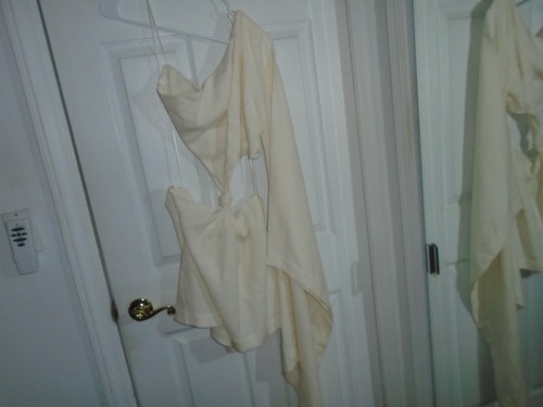 Cult Gaia Ivory One Shoulder Flared Sleeve Cut Out Mini Dress Size Large - 第 1/4 張圖片