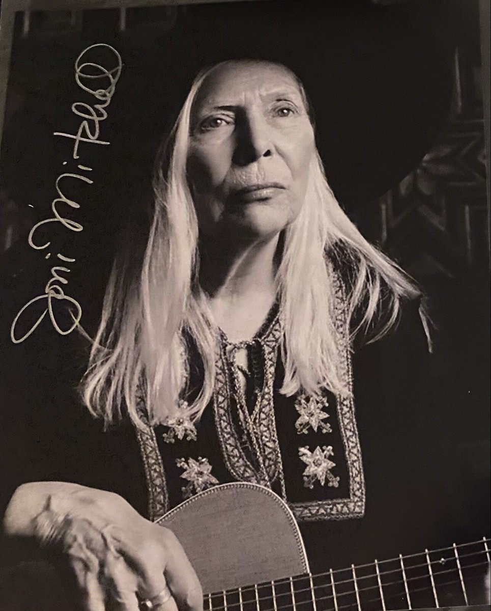 Joni Mitchell singer songwriter signed acoustic guitar COA exact Proof autograph STAR VERY RARE Joni Mitchell singer songwriter signed acoustic guitar COA exact Proof autograph STAR VERY RARE
