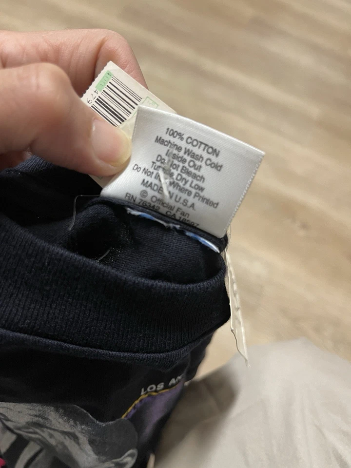 Vintage 1990 Magic Johnson Lakers Tshirt Kids Shirt Size Medium ( 10 - 12 ) - Image 3 of 4