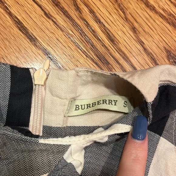 Vestido Burberry a cuadros para niña talla S Foto 3 de 4