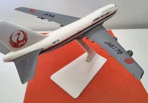 JAL JAPAN AIRLINES JA8178 FIGURINE AND STAND - Picture 4 of 6