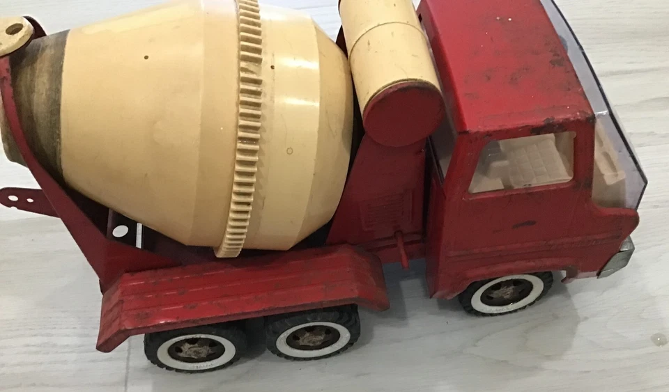 Camión mezclador de cemento Tonka años 60 rojo y blanco Foto 2 de 4