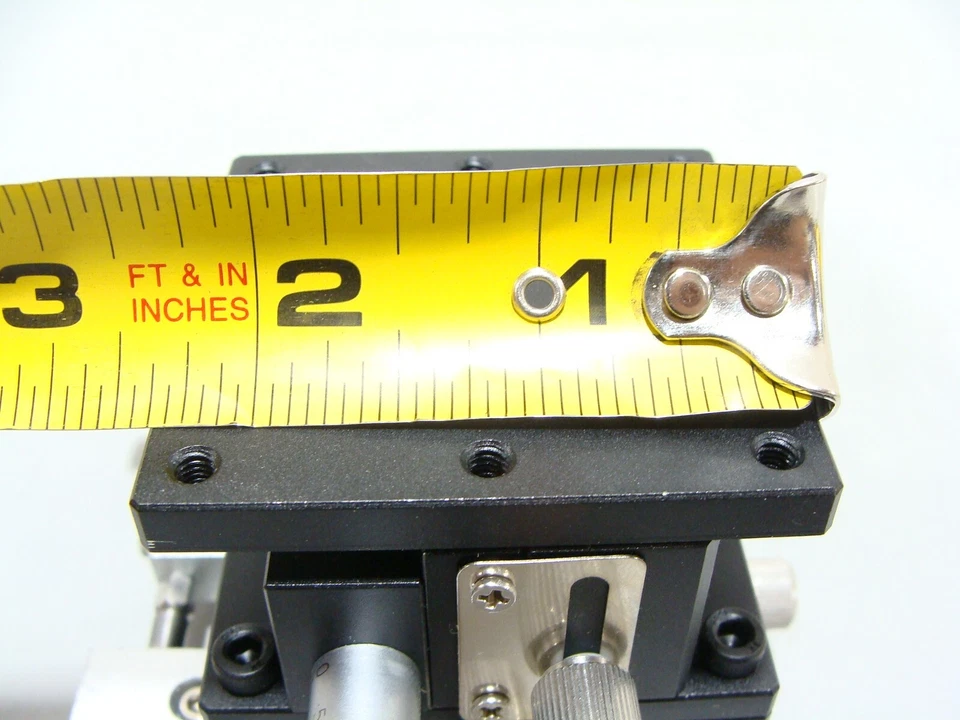 1 x Right-Handed Micrometer XYZ Translation Stage 60x60mm Cantilever Z-Axis - Image 4 of 4