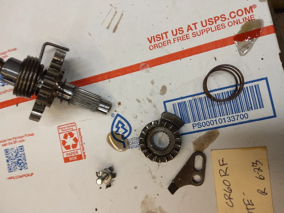 Honda CR60RF 1985 montaje de eje Kickstarter R Foto 2 de 4