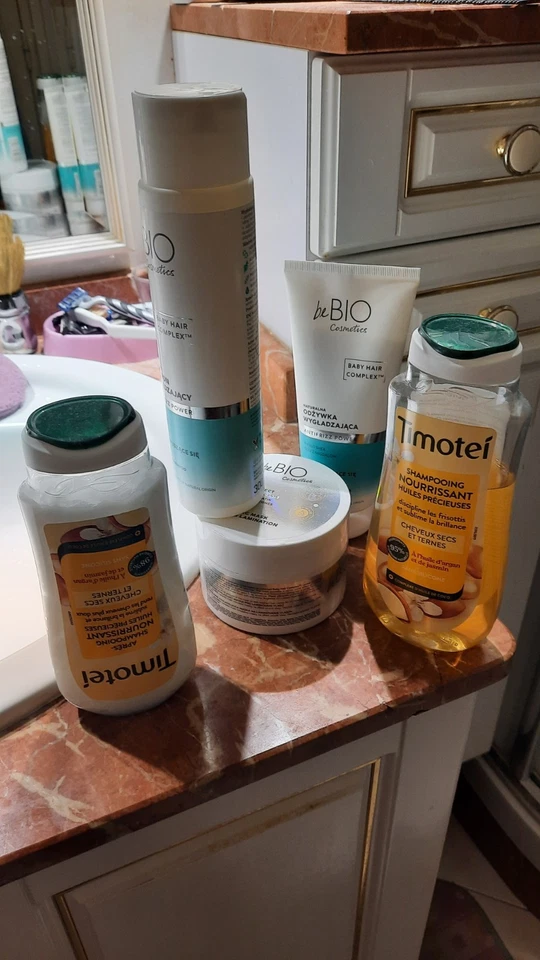 5 produits (shampoing, après shampoing et masque Timotei et beBIO) - Photo 1/1