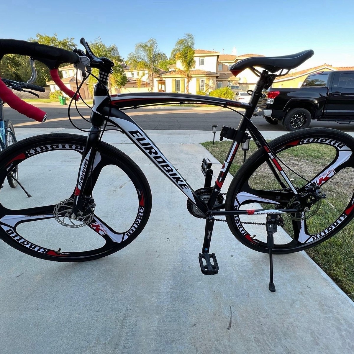 Eurobike XC550 Road Bike 700C Disc Brake Drop Bar Black White Red