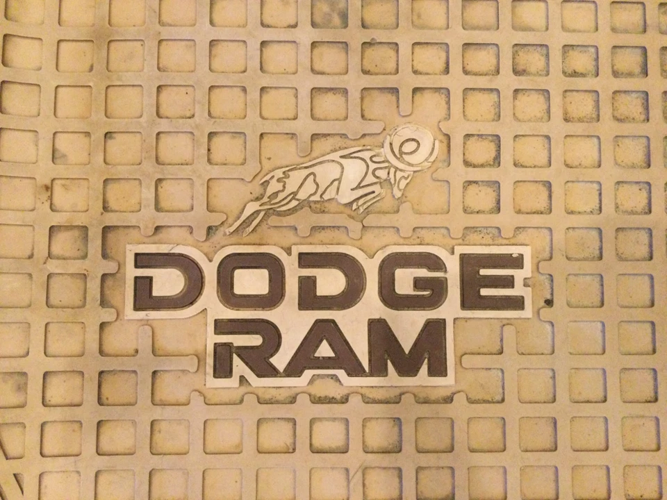 Dodge Cummins W250 W350 D250 D350 1989 primera generación tapetes color tostado OEM Foto 3 de 4