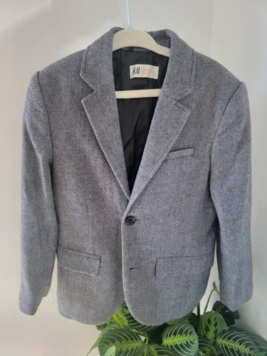 Kleiner Junge Blazer Größe 5-6, Etikett 6-7, fällt klein aus - Bild 1 von 17