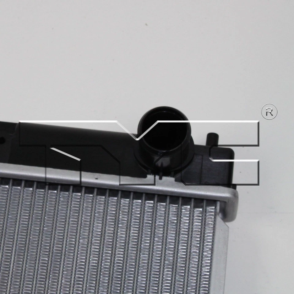 Conjunto de radiador TYC 13012 para 06-10 Infiniti M35 M45 Foto 3 de 4