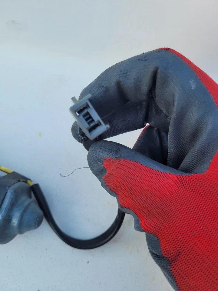 02-11 CROWN VICTORIA MARAUDER DRIVER LEFT REAR WINDOW MOTOR - Image 3 of 4